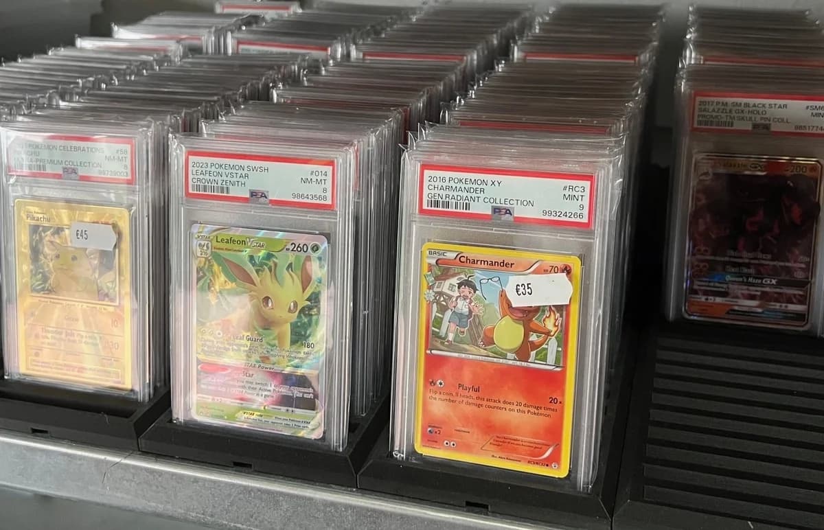 PSA Graded Card Slab Display Stand for 15 Slabs with Sleeves